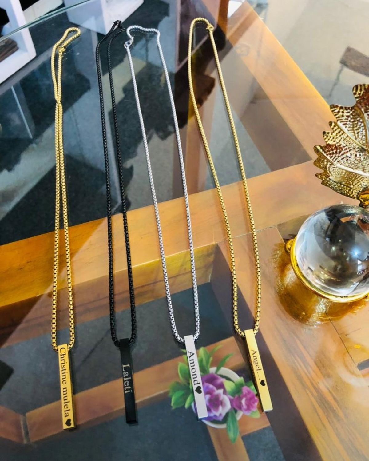 قلادة منقوشة بالاسم